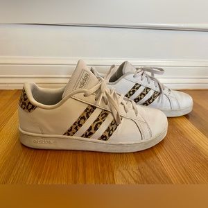 Adidas Grand Court shoes soccer White w/ leopard Size Youth 6 (women’s 7.5) 🐆